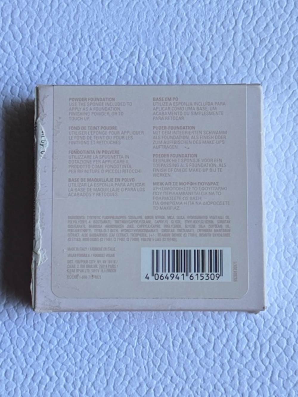 Kylie Cosmetics Powder Foundation - Light Pink Beige Compact 2N - Picture 4 of 4